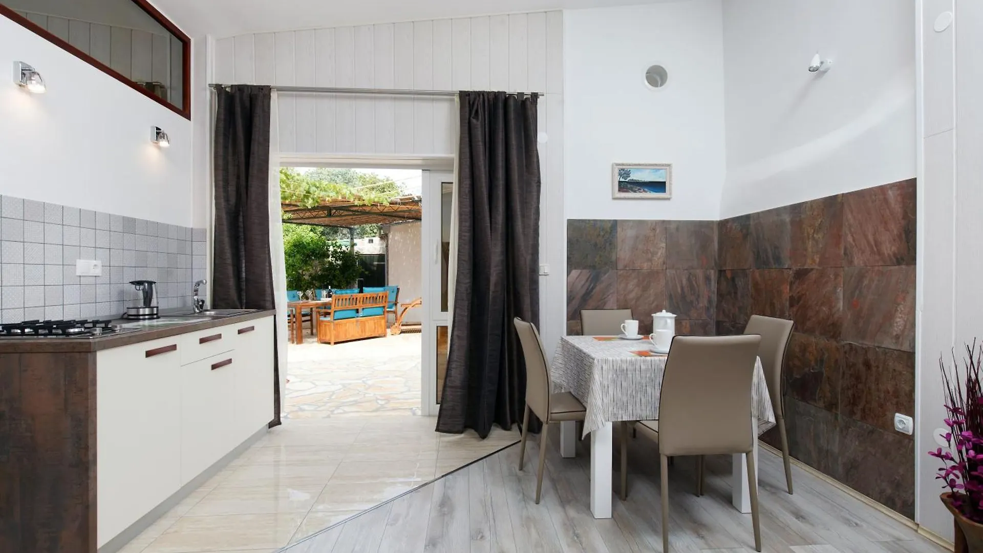 Luxurioeses Haus Direkt Am Strand, Grosse Terrasse, Pool Sutomiscica 0*,