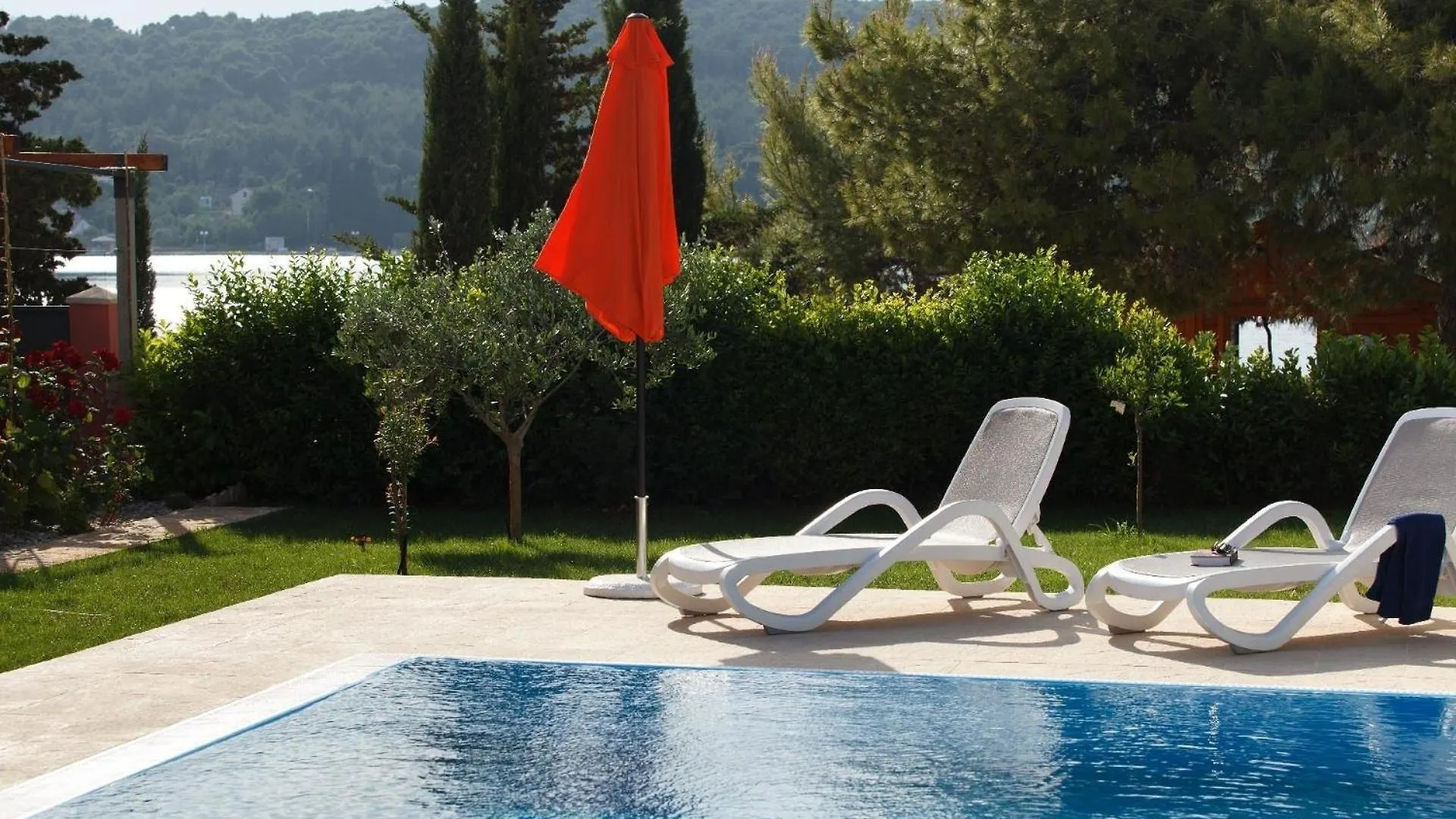 Luxurioeses Haus Direkt Am Strand, Grosse Terrasse, Pool Sutomiscica