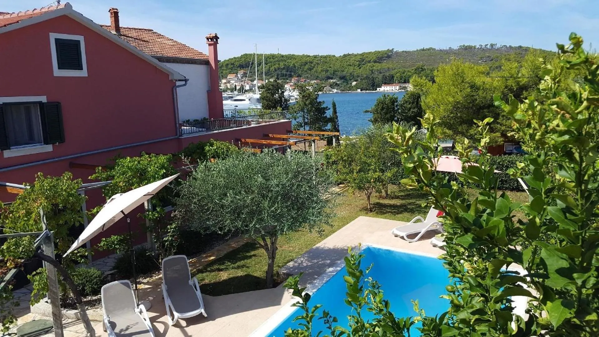 Luxurioeses Haus Direkt Am Strand, Grosse Terrasse, Pool Sutomiscica 0*,
