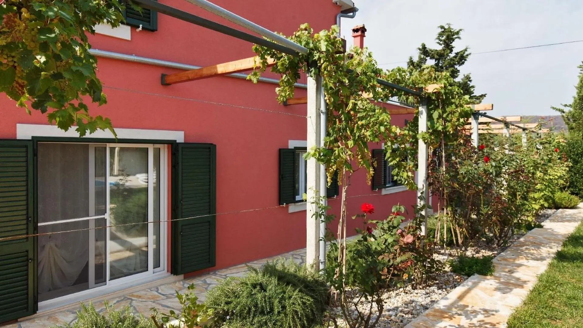 Holiday home Luxurioeses Haus Direkt Am Strand, Grosse Terrasse, Pool Sutomiscica Croatia