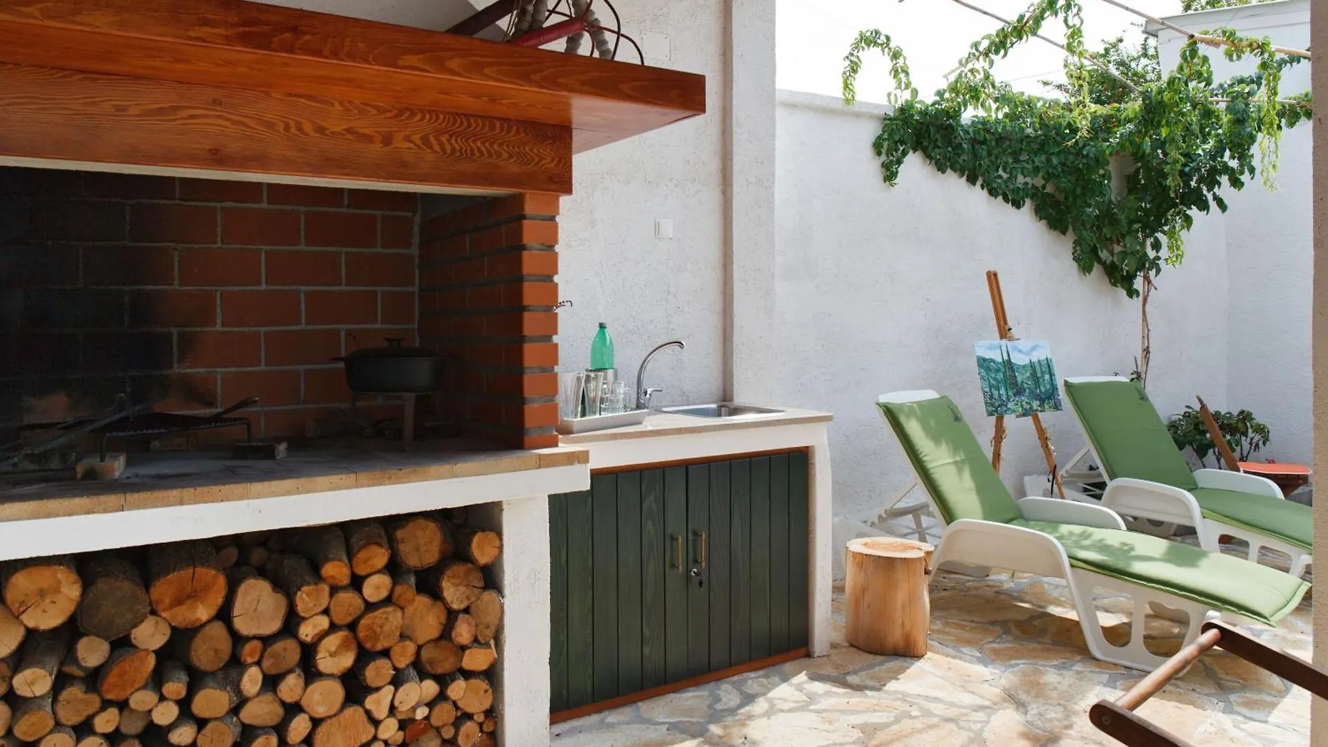 Luxurioeses Haus Direkt Am Strand, Grosse Terrasse, Pool Sutomiscica Holiday home