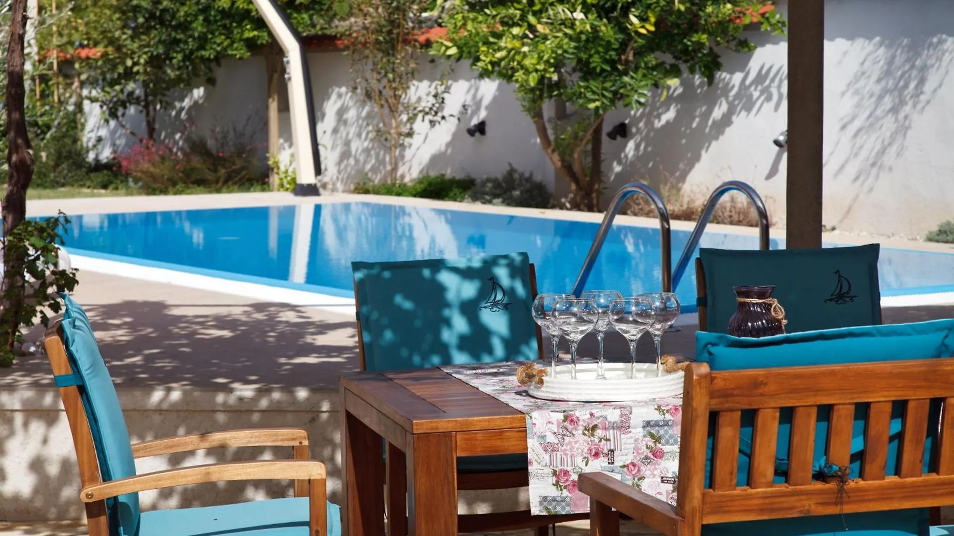 Luxurioeses Haus Direkt Am Strand, Grosse Terrasse, Pool Sutomiscica 0*,  Croatia