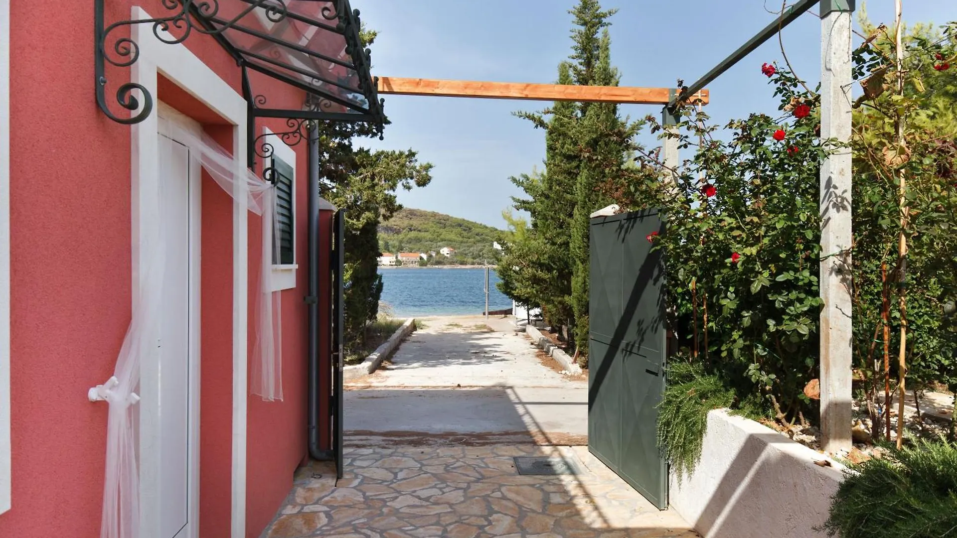 Luxurioeses Haus Direkt Am Strand, Grosse Terrasse, Pool Sutomiscica