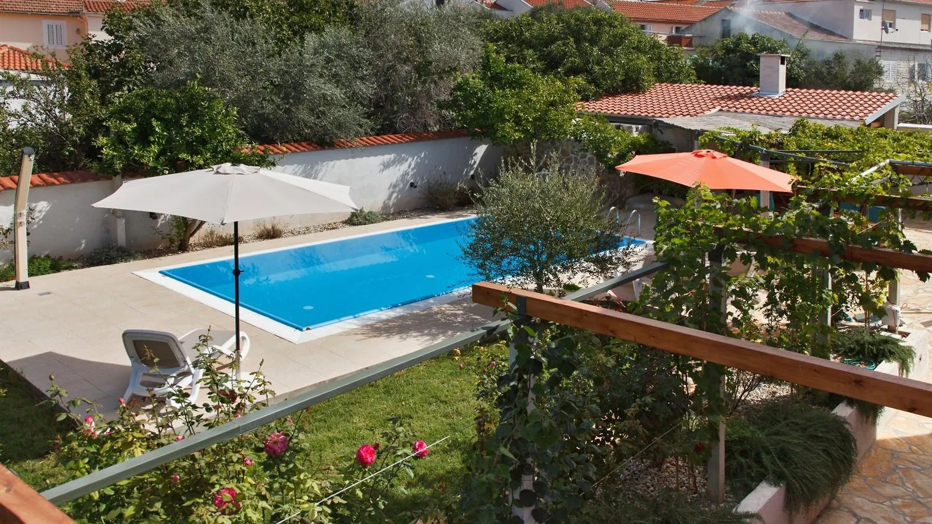 Holiday home Luxurioeses Haus Direkt Am Strand, Grosse Terrasse, Pool Sutomiscica Croatia